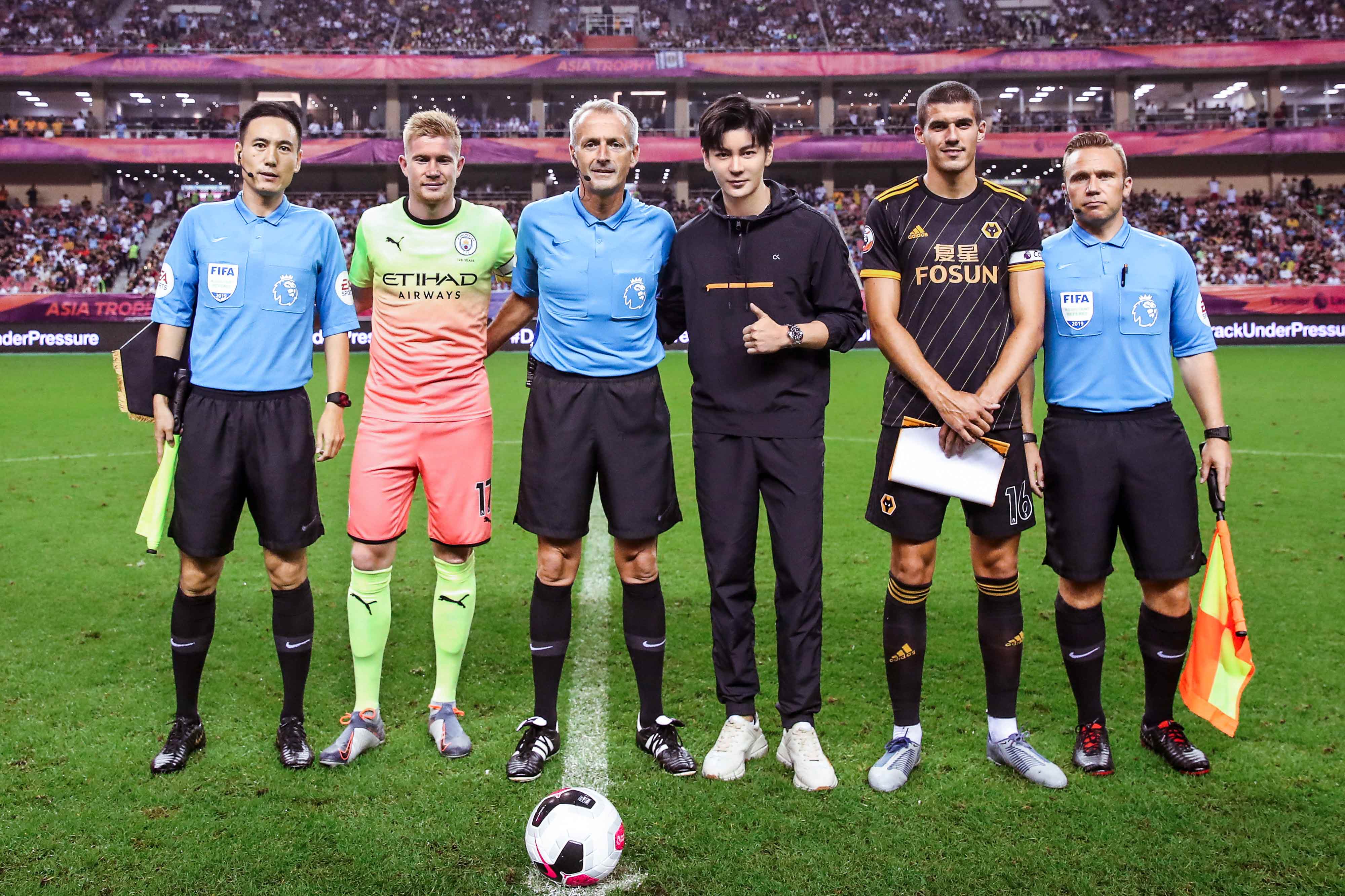 出球员在球 出球员在球