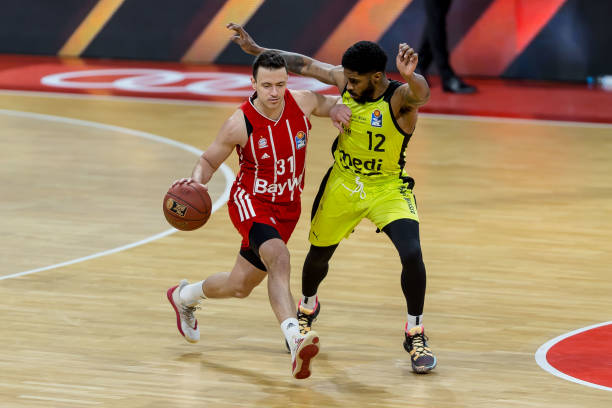 她终于散发 她终于散发